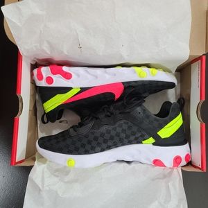 Nike Element Sneakers